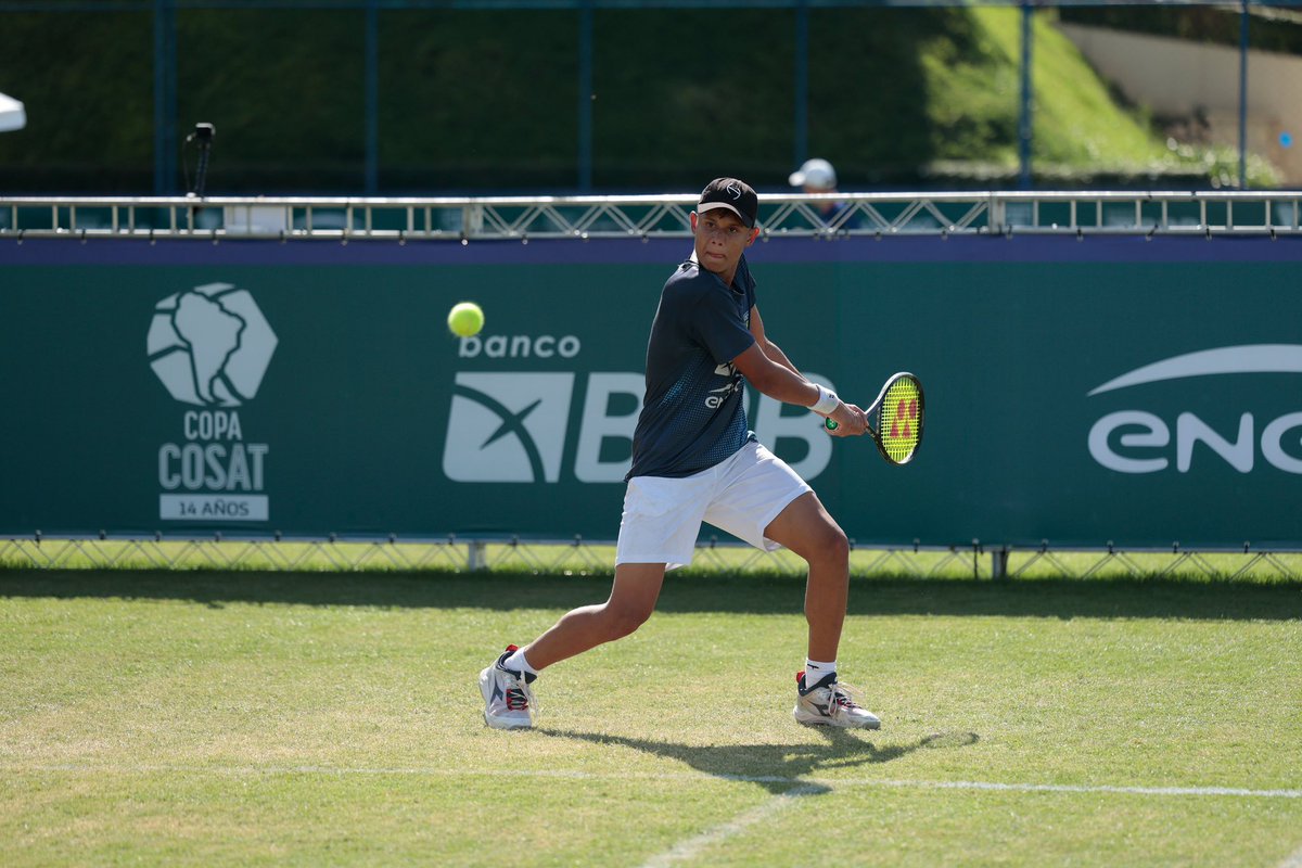 Após três rodadas da fase de grupos da Copa COSAT 14 anos, o Brasil garantiu seis tenistas nas quartas do torneio: Maria Eduarda do Santos, Nathalia Tourinho, Henrique Vialle, Livas Damazio, Thiago Santana e Antonio Marques, em Bragança Paulista (SP).