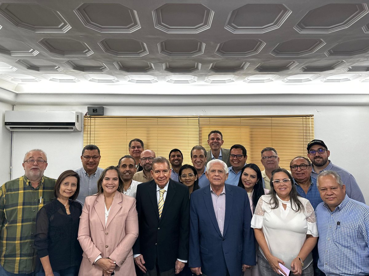 La imagen de la unidad. Nuestro Candidato Presidencial @EdmundoGU junto a los representantes de los factores políticos de la @unidadvenezuela. Por nuestro partido @ADemocratica presente @PieroMaroun. Por una Venezuela libre y de los venezolanos.