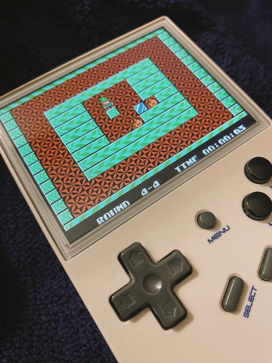 meuzzoi's tweet photo. Olhando esse joguinho tão bonitinho nem parece que o próprio demônio montou parte dos puzzles. Uma vez vi o @izzynobre jogando e fui testar. Zero arrependimento, mas quase zero paciência também. https://t.co/w6HASV7smy