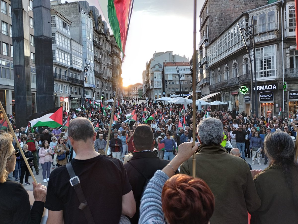 Hoxe, como moitas outras veces, saímos á rúa por Palestina e contra o xenocidio que está a provocar Israel. Queremos PAZ, agora e sempre.
#PAZ #FreePalestine