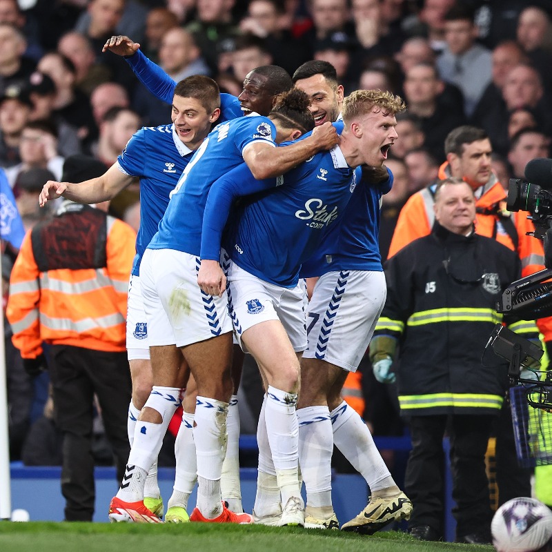 Everton's tweet photo. Fighting for the badge, for each other, for the fans. 💙 

Who was your POTM tonight, Blues? ⤵️