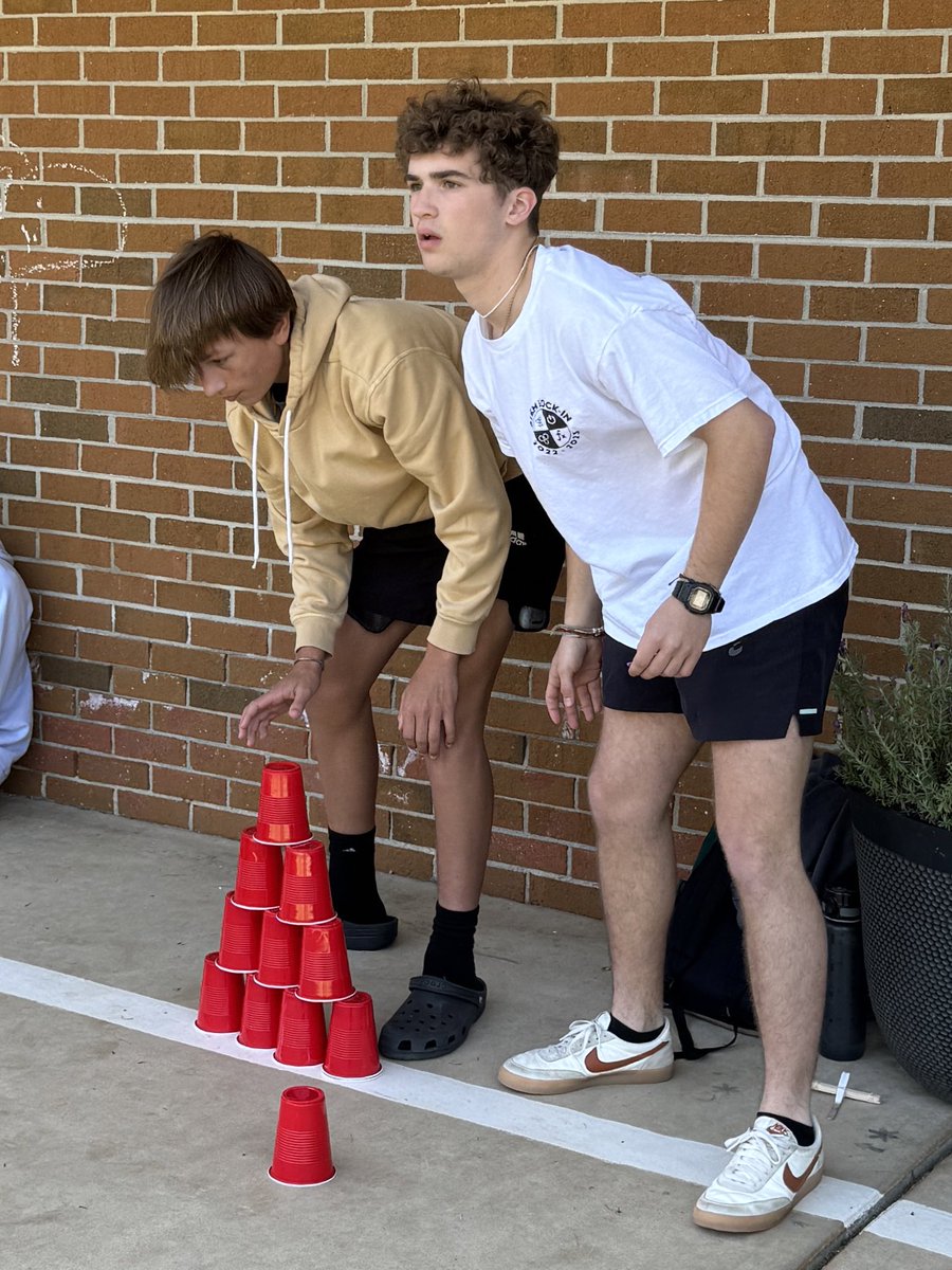 barrylindler's tweet photo. They did it again! Another amazing #dfhsSTEM adventure, this time at Chapin Elementary for STEM day! An awesome day with awesome students! 💚 @dutchforkhigh @LexRich5Schools @DFHSSTEM @ChapinEaglets https://t.co/Qexn6o2YSL