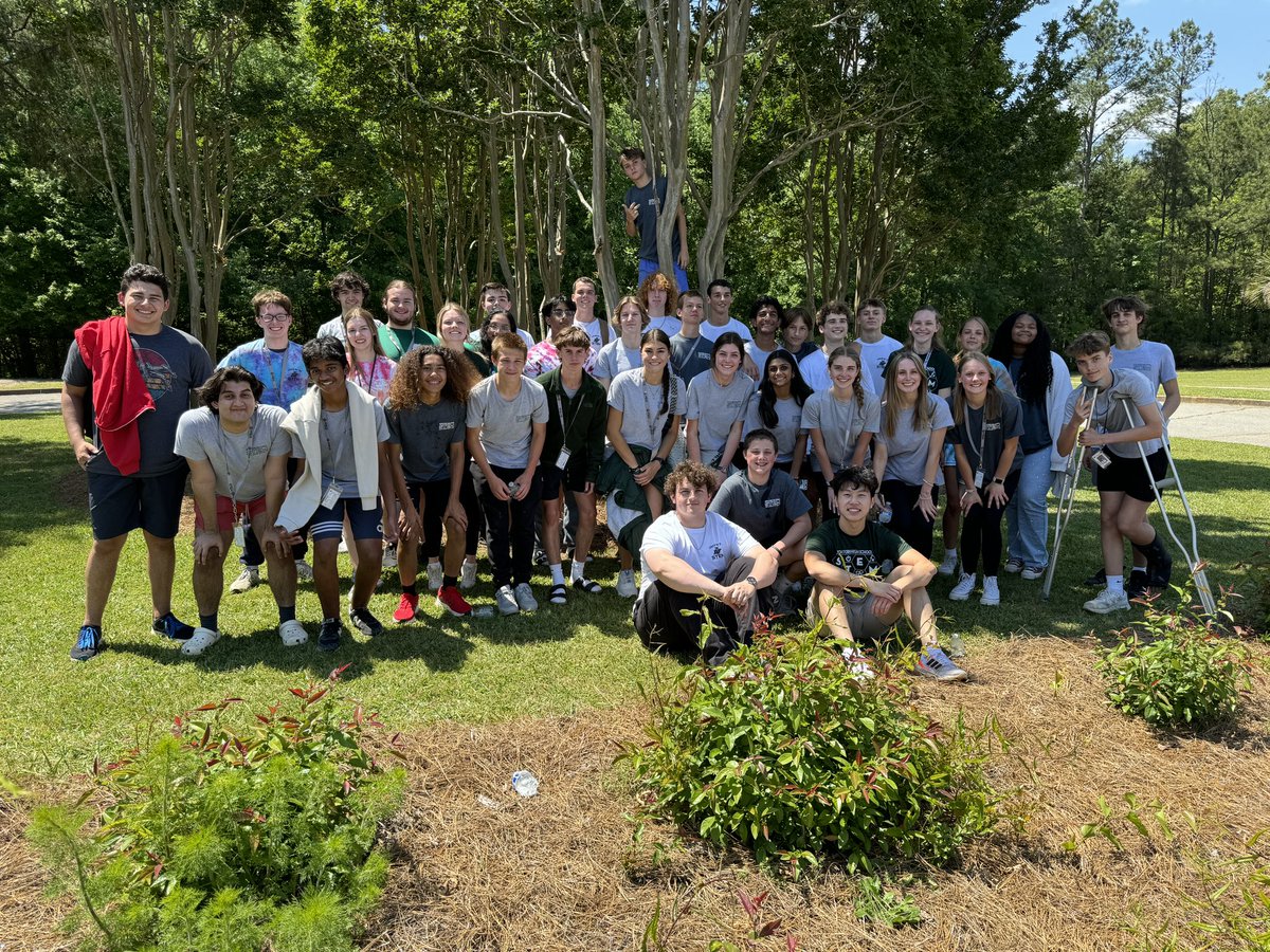 barrylindler's tweet photo. They did it again! Another amazing #dfhsSTEM adventure, this time at Chapin Elementary for STEM day! An awesome day with awesome students! 💚 @dutchforkhigh @LexRich5Schools @DFHSSTEM @ChapinEaglets https://t.co/Qexn6o2YSL