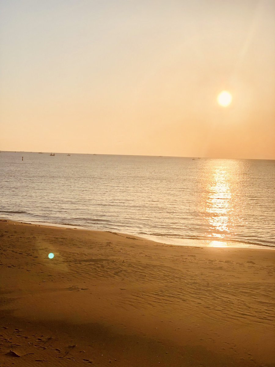 #朝ラン  #ランニング  #running
海岸まで行くと朝日がキレイでした。サングラス買おうか悩み中ー■ｰ■ー
