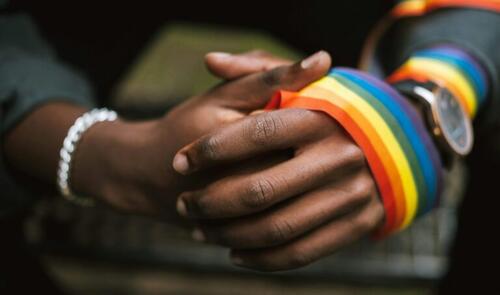 La Dominique (état des Caraïbes) dépénalise l'homosexualité limportant.fr/infos-monde/3/… #Monde