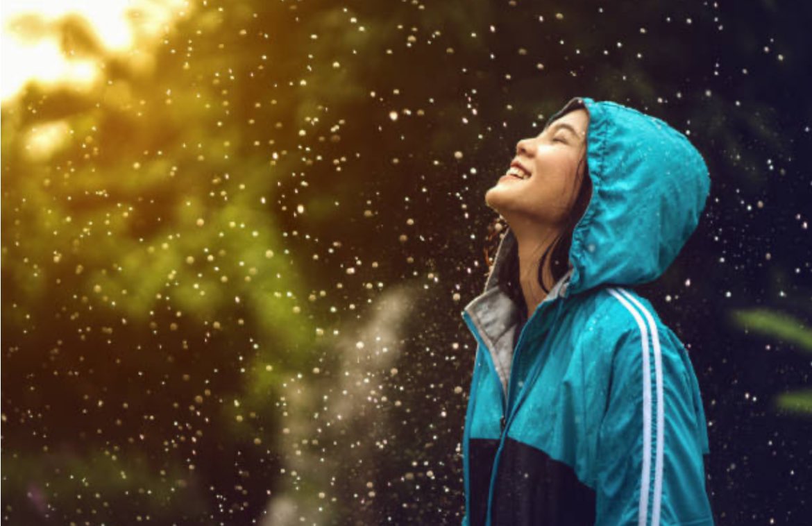 MarianaEverest_'s tweet photo. In this lonely bridge
of the night
wet eyelids, shine bright
Nostalgic mind
Memories rewind
Dreams spree
A desire to see
It rises again
I miss you in rain
The #deal we made
Isn’t yet fade
Rays of hope
On mind atop
#vss365
#Dailyseeds https://t.co/nrpUsv1tbW