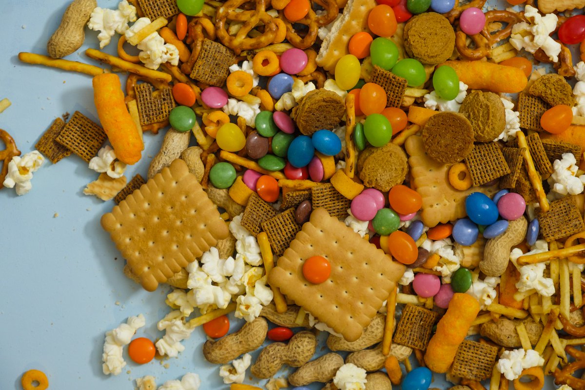 GMAFoodMarket's tweet image. The confectionery and snack industry is sweeter than ever! 🍫

Here are 3 popular trends within this industry:

1. Nut-free, gluten-free and vegan products🥜
2. On-the-go and ready-to-eat snacks🏃
3. Sustainable packaging and ethical sourcing♻️

 What are your favorite trends? 🍭