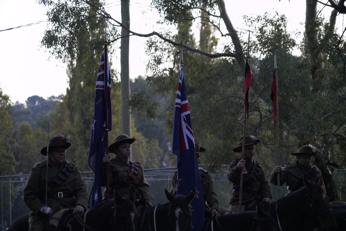 More than 1,000 residents have paid tribute to our best and bravest at a stirring #Gundagai #AnzacDay2024 Dawn Service on a brisk morning. #TYFYS #LestWeForget