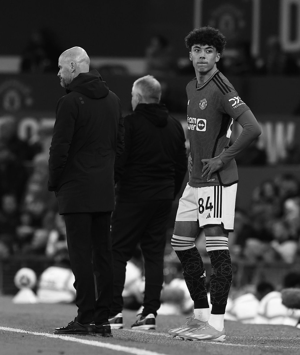 250th Manchester United academy graduate to make a first-team debut! 

What an incredible moment for him and what an achievement for the club
#MUFC #MUNSHU #MUAcademy