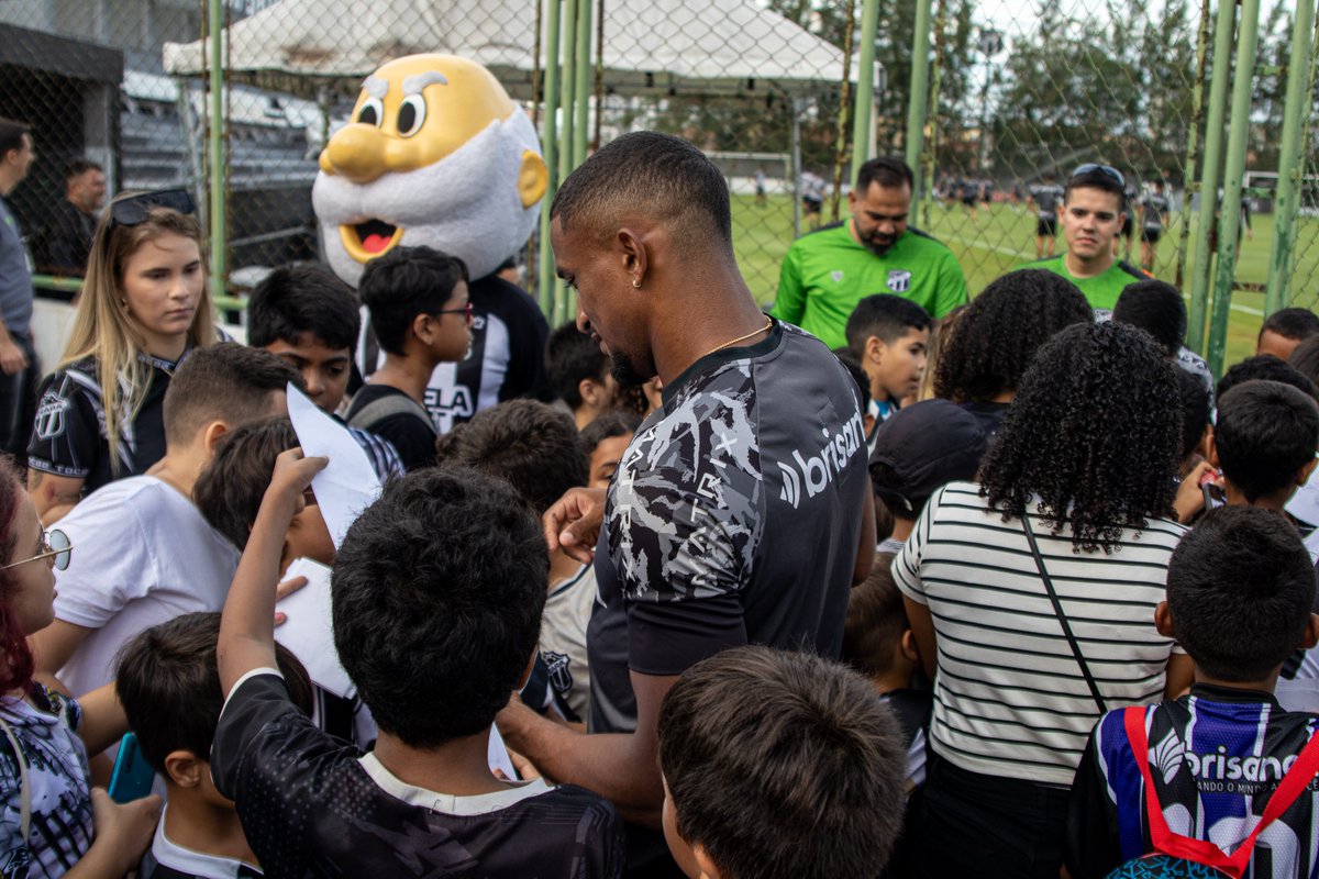 CearaSC's tweet image. Visita mais que especial! 🤩

Os alunos da Escola Municipal Maria de Jesus Oria de Alencar conheceram a Sede do Alvinegro em Porangabuçu. A visita foi marcada em comemoração ao dia Nacional de Conscientização sobre o Autismo, celebrado no dia 02/04. 

Os participantes visitaram a