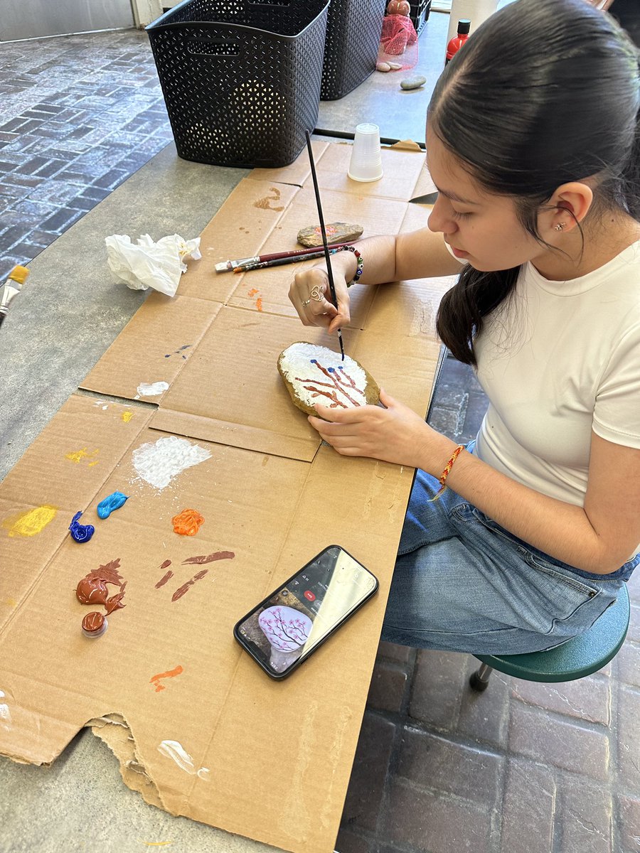 Our <a href="/a4lclub/">Anchored4Life Club</a> student leaders working on our school service project! Creating an inspirational rock garden to continuously spread positivity here at <a href="/pthshornets/">PTHS</a> 💚🤍🐝