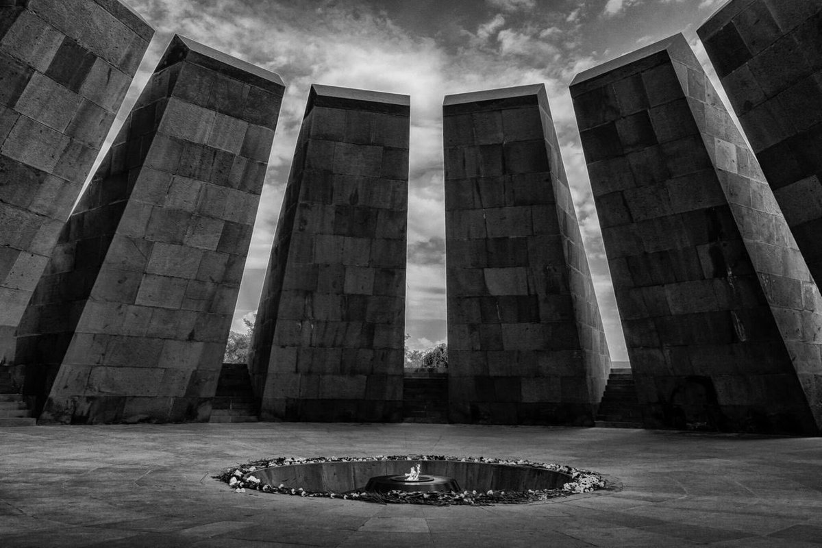 🇦🇲En ce 24 avril, nous honorons les 1,5 million de victimes du #génocidearménien. En ces temps de guerre, leur mémoire nourrit notre détermination à poursuivre la quête de justice et de réconciliation.