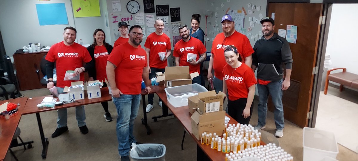 Thanks to @AwardStaffing for volunteering to build hygiene + harm reduction kits to support participants in our programs! They put together 25 harm reduction kits, 250 overdose reversal kits, and 150 hygiene kits for our Avivo teams as they work with participants in our programs.