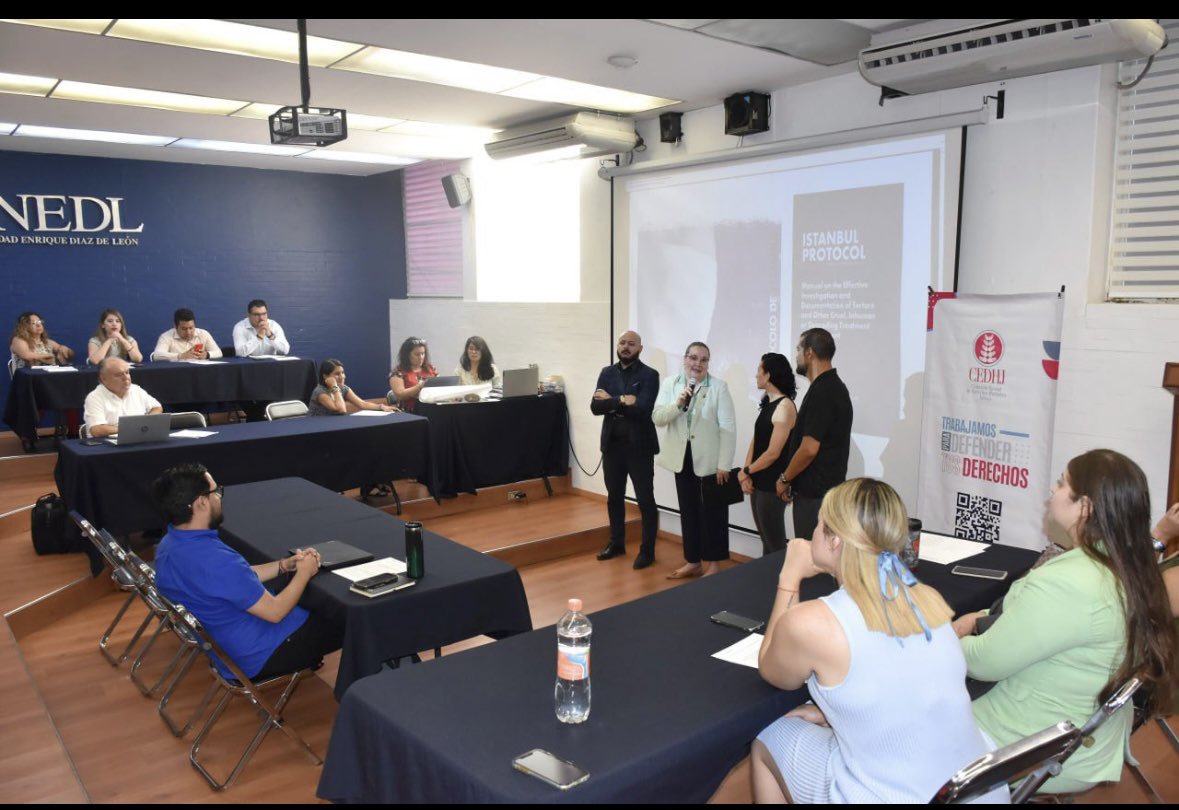 CaporalGee's tweet photo. Personal de la Comisión Ejecutiva Estatal de Atención a Víctimas de Puebla, participa en un curso de #capacitación en materia de registro y documentación de posibles casos de tortura basado en los estándares del #ProtocolodeEstambul https://t.co/rT33etj2Xg