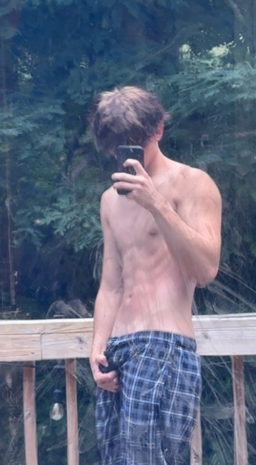 thehaydenm1's tweet photo. Rt if you want me to take it off https://t.co/ULFTxUd9nh