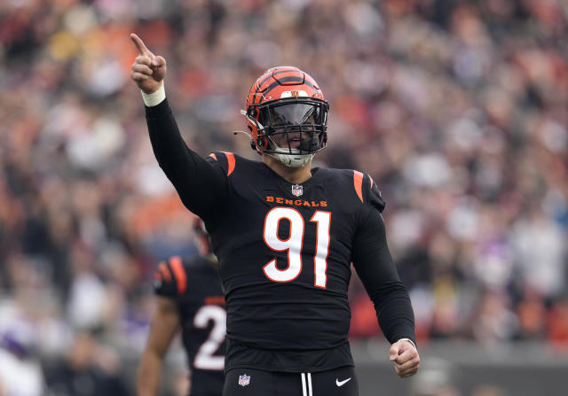 BREAKING: #Bengals DE Trey Hendrickson has requested to be traded from Cincinnati, per <a href="/AdamSchefter/">Adam Schefter</a>..