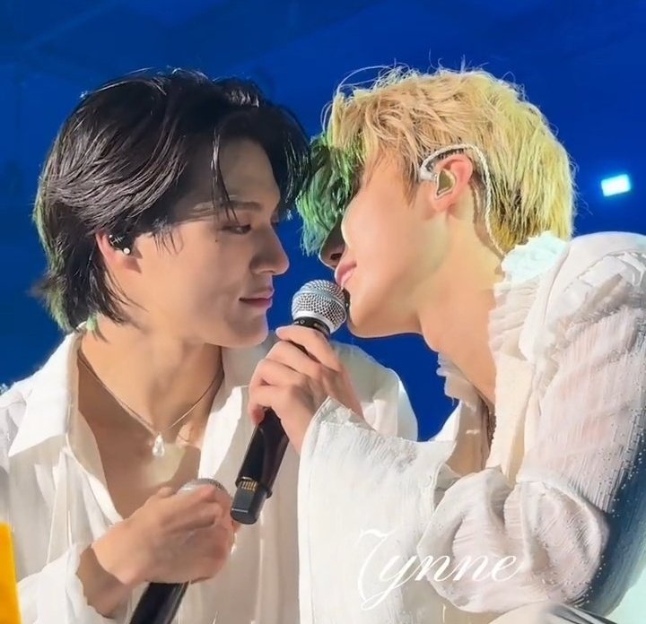 jenoetic_'s tweet image. how did they go from that to almost making out???