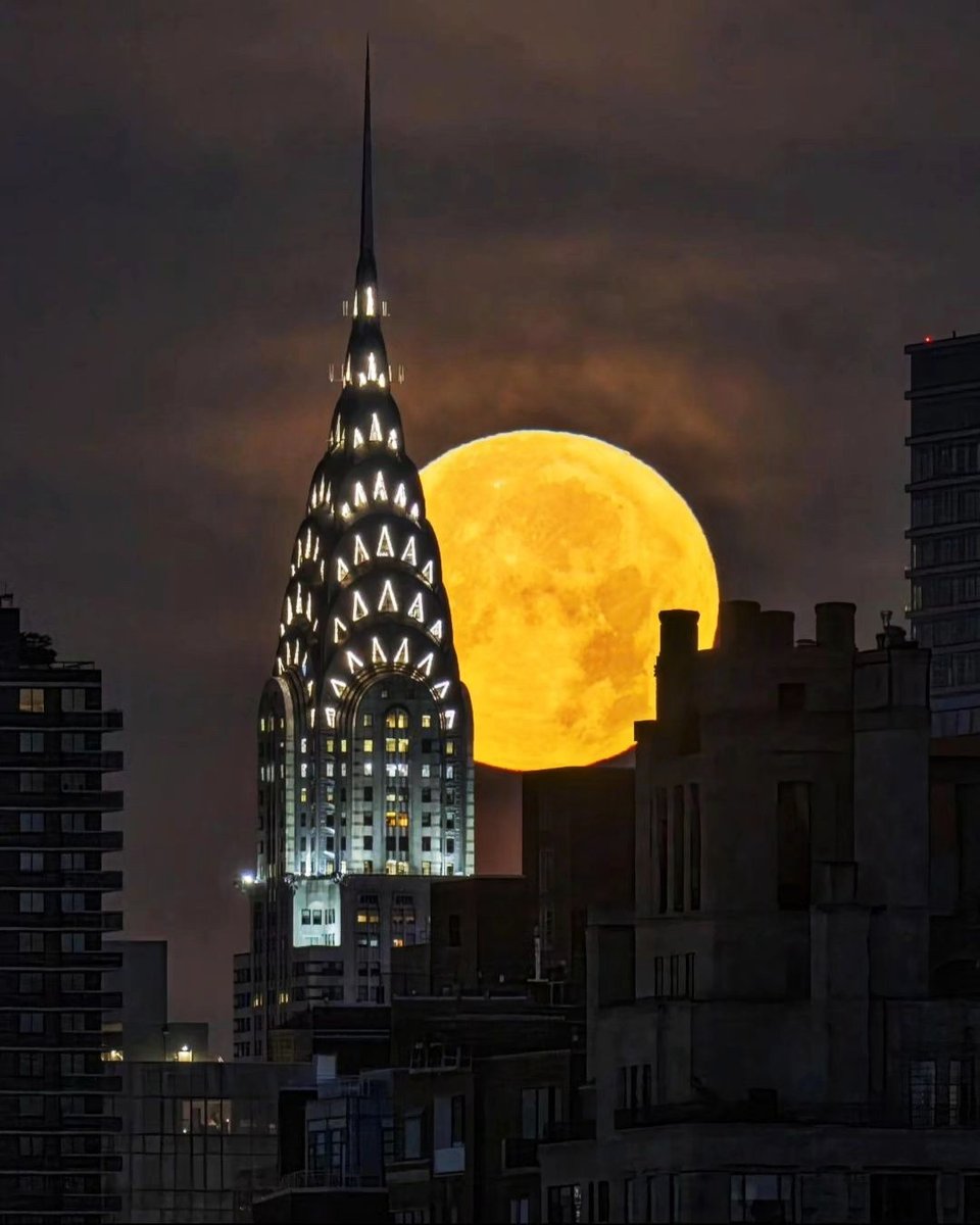 The Chrysler Building exemplifies Art Deco architecture. This New York skyscraper has prominent art deco features, such as its crown of seven radiating terraced arches, intricately designed elevators, and a lobby filled with murals.