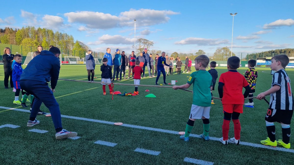 CumberlandFA's tweet photo. โฝ๏ธ๐คโฝ๏ธ | Huge thanks to Pete Sturgess for delivering the Play Phase Workshop to Cumberland & Westmorland Coaches this evening!
Thanks to the Coaches who came along - we hope the session was beneficial ๐
Thanks to our hosts Penrith AFC & superstars who participated ๐ https://t.co/fZjZApwyVk