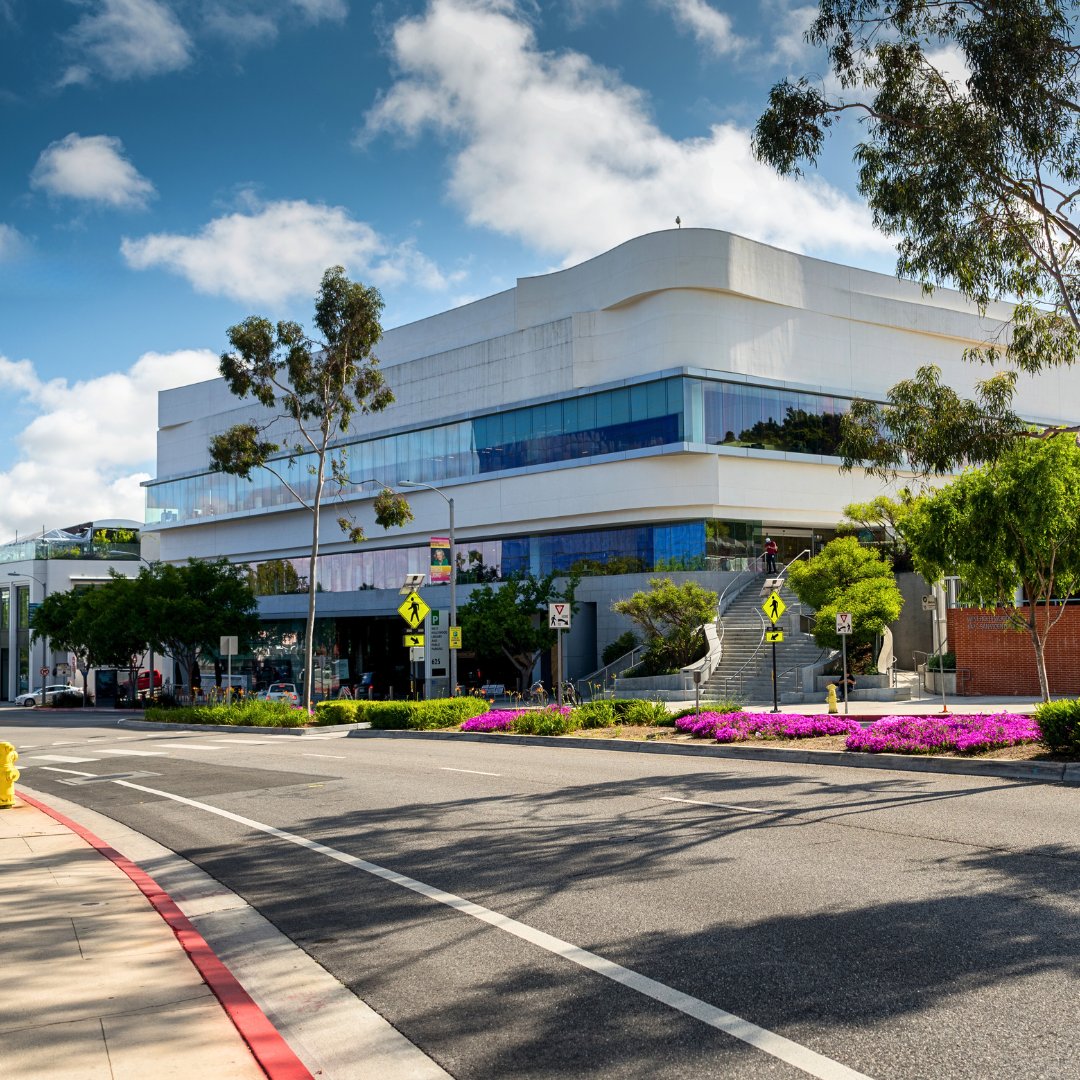 April is Library Appreciation Month! 📖 We recognize the invaluable role libraries, librarians, and library staff play in transforming lives and communities. The WeHo Library includes collections, materials, and programs as diverse as our community! ℹ️ go.weho.org/4daySIw