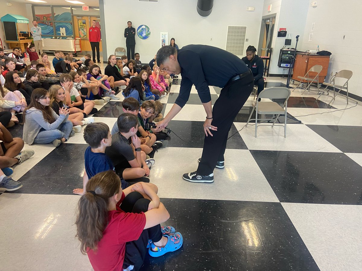 We had a great time at Carmel Elementary School teaching the students how to care for others and how to be there for one another!🎩🏀 #BleedRed | #LetsGoPeay