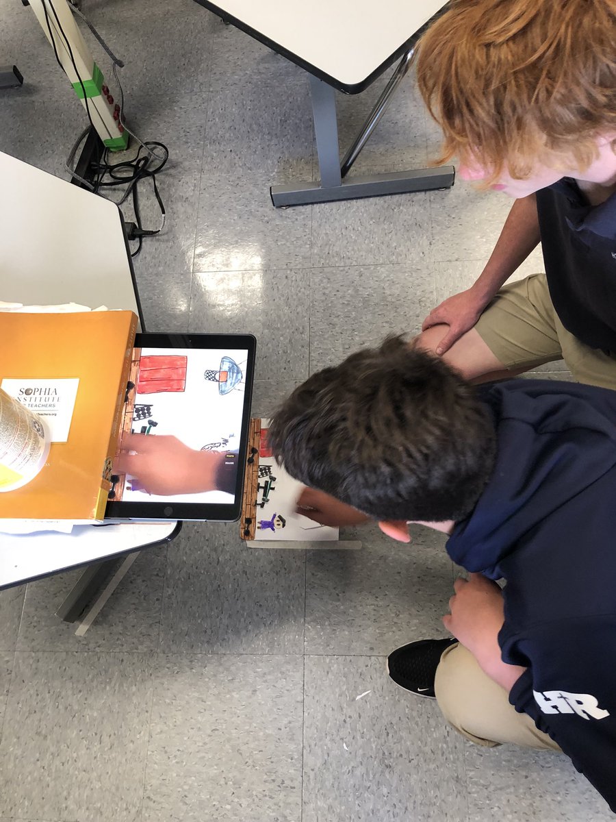 Lifting Up 🏋️‍♀️🏋🏾‍♀️

This year’s #EveryoneCanCreate #SEL stop motion animations are looking pretty amazing. Here a team works on “Lifting Up”, a story about perseverance and hard work. 

#applelearningcoach #appleteacher