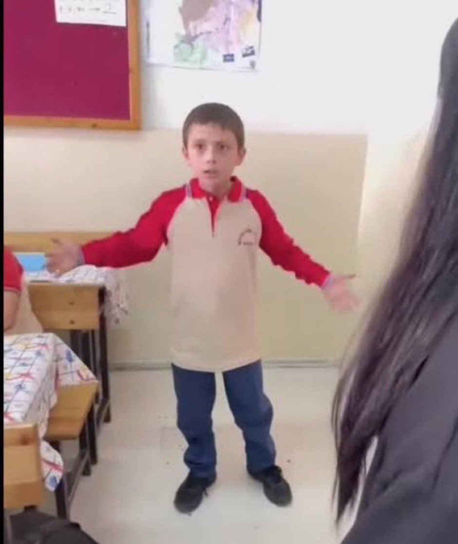 Hic show peşinde koşmadı işini yapıp ortalıktan kayboldu aq