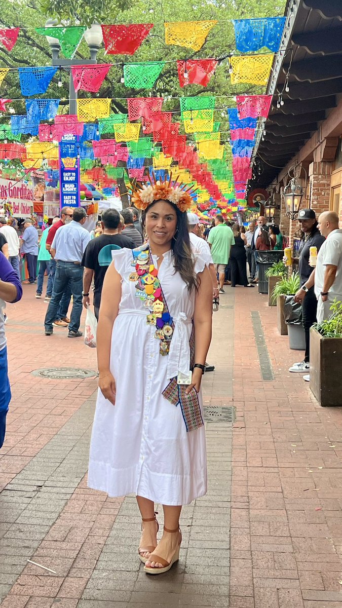 VictoriaG_SATX's tweet photo. When you work downtown, we get to Fiesta🪅 at lunch! Another great day with this phenomenal team✨#fiesta24 https://t.co/SDswW8ePYJ