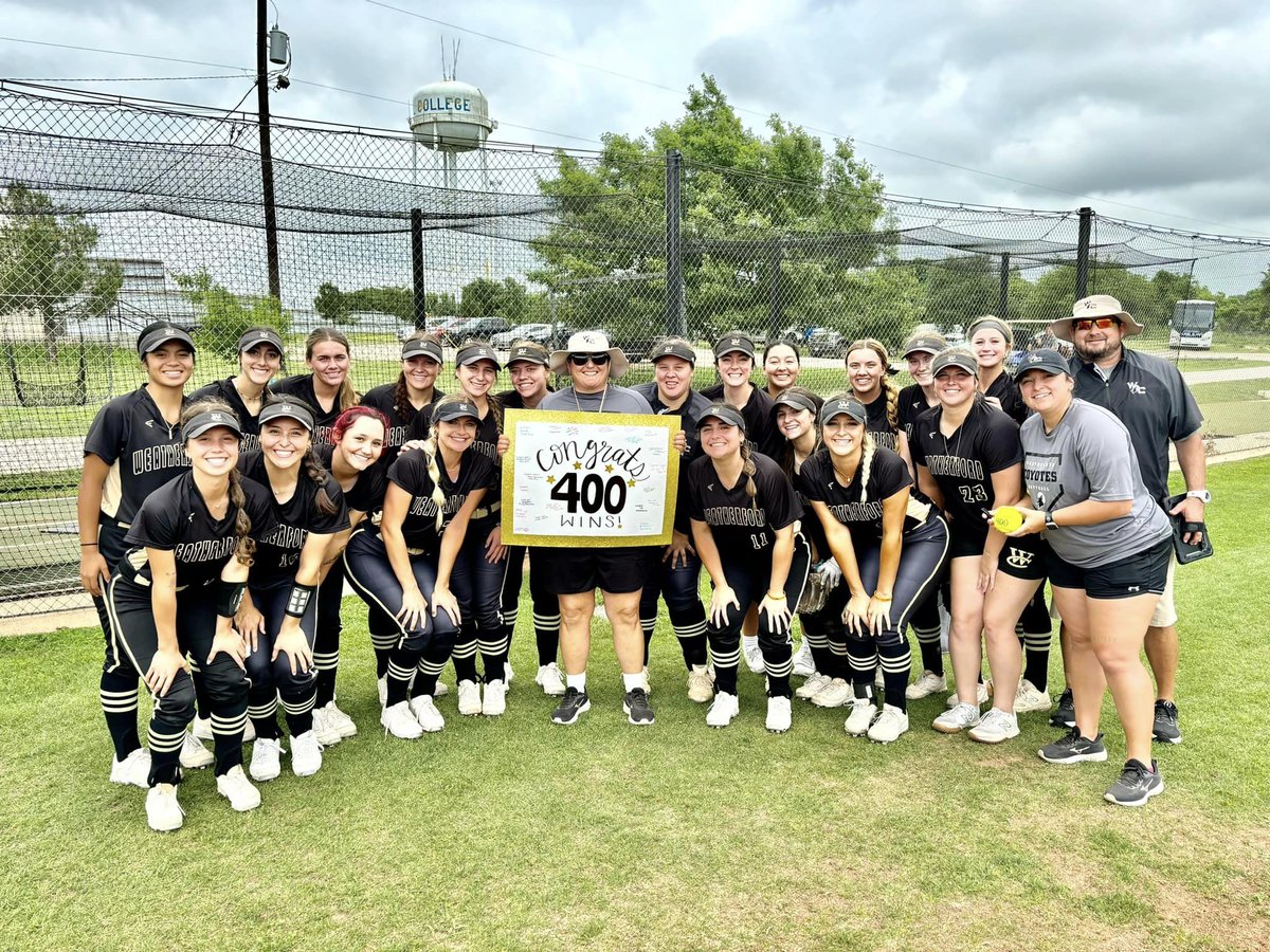 Congrats to Coach Haylee Williams for her 400th win!