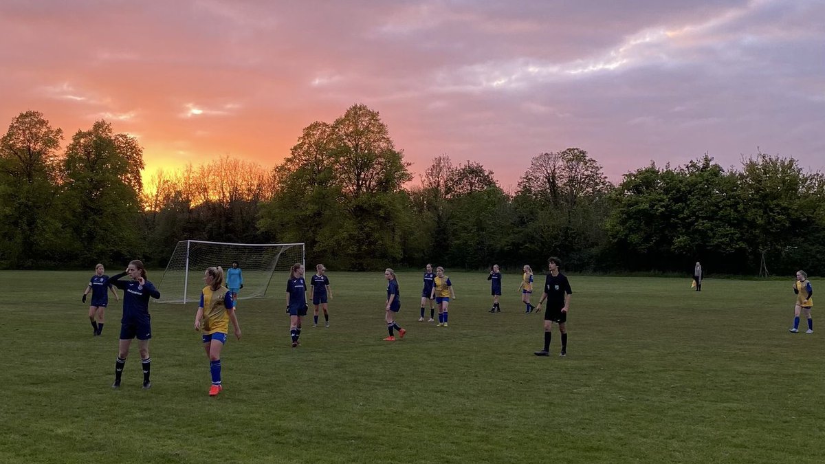 The sun sets on a fantastic development season for <a href="/CityYouthFC/">St Albans City Youth</a> Girls North U16’s.

They’ve been a pleasure to coach &amp; they’ve individually &amp; collectively come on so much 🙌

⚽️💛💙

Kit sponsor <a href="/ButtlesPLC/">Buttle's PLC</a> 
#CityYouthFamily