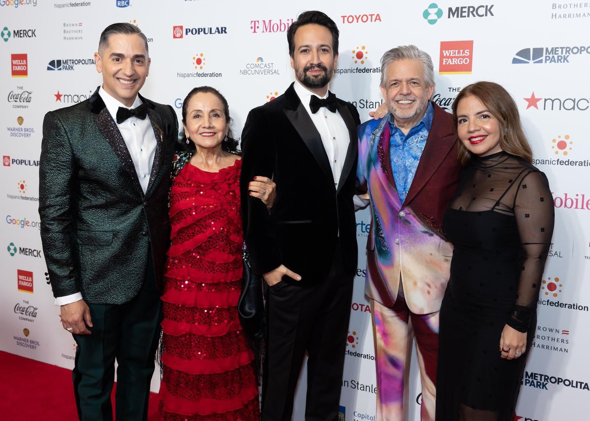 Can we take a moment to discuss how 🔥🔥 @Vegalteno looked at last weeks @HispanicFed gala?? You can donate to them any time! Click the link: hispanicfederation.org/donate/