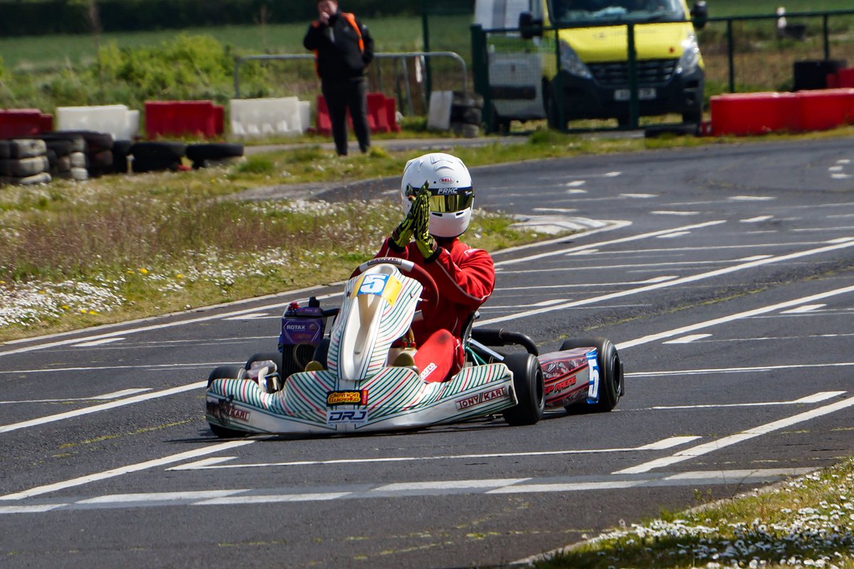 Sam Shaw tweet media