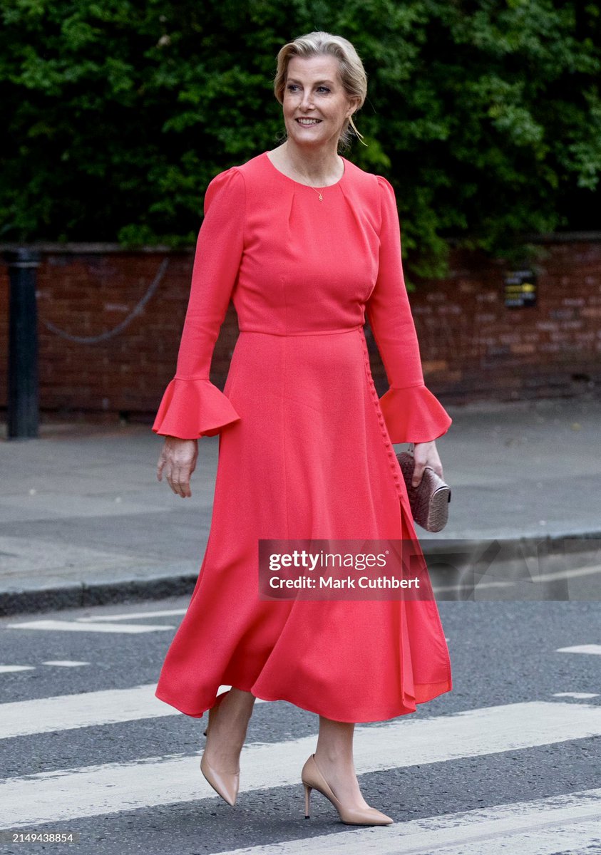 ✨ Just one more photo of today because our #SuperSophie is the personification of beauty and class ❤️

#DuchessofEdinburgh 

📸 Mark Cuthbert/Getty