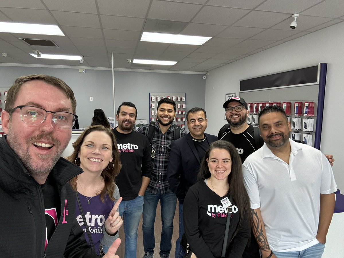 oscarzarago1's tweet image. TOTALLY great visits recognizing some awesome performances and the #10 store all of 2023 !! #metrobytmobile #pacesetters