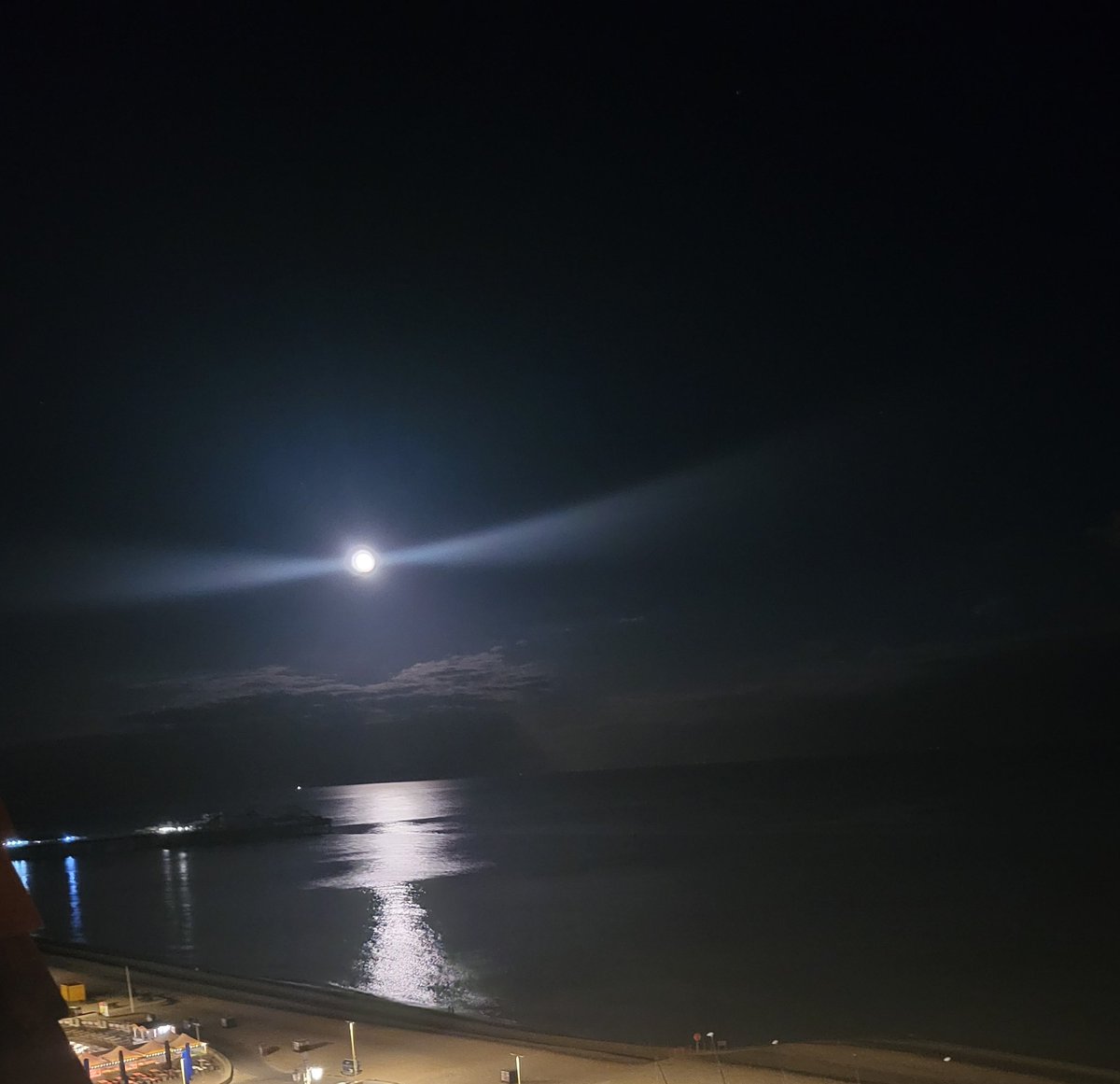 kazm1971's tweet image. #reflective on a tough day for our little sleepy Welsh town. Grateful that all affected will be OK and my daughter is safe 🙏🏼💜💜💜 nos dda 🫶🏽