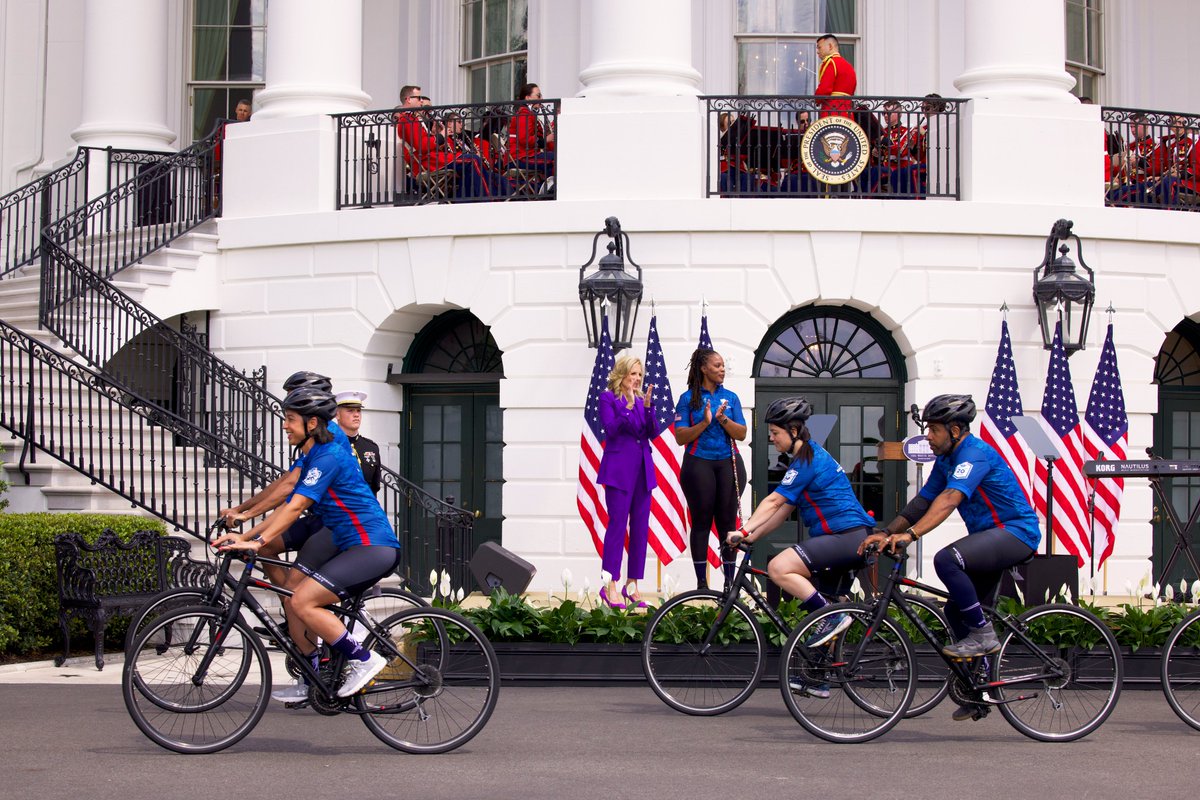 Celebrating 20 years of Soldier Ride, warriors were welcomed to the White House by @FLOTUS. Navy veteran Sharona Young spoke to her brothers and sisters-in-arms about her journey of overcoming her injuries with the help of WWP. Learn more: newsroom.woundedwarriorproject.org/2024-04-24-Wou…