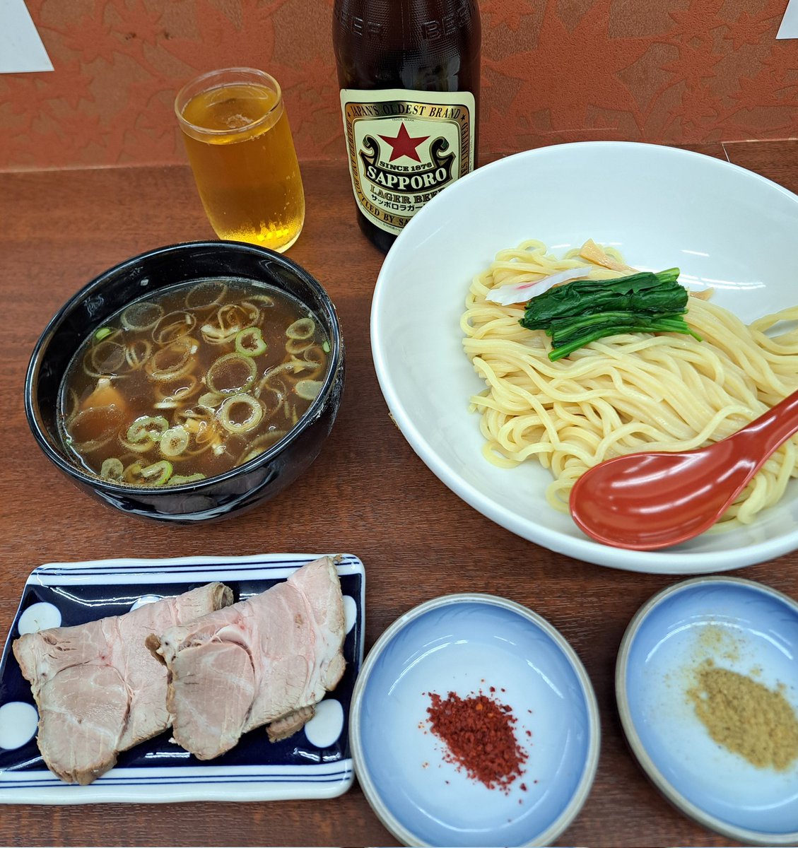 お初です 本八幡おはこ 本八幡分店さん 今年出来た新店さん もりそば🍜、チャーシュー増し🍖 魚粉＆一味唐辛子は無料、🍻🍺 大好きな大勝軒系のもりそばに 歓喜しました🤩 ツルシコ麺に甘しょっぱいスープ🍜 美味い😋美味い😋 ご馳走様でした🙏 #大勝軒 #おはこ #うまーみん