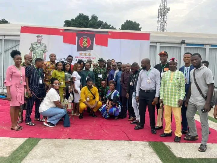 These are the group of journalist #Nigeria army organized a seminar on how to tackle #IPOB media warriors on social media. They claim they are educating them on how to manage disinformation on social media . Who knows how many millions of naria that was allocated for this…