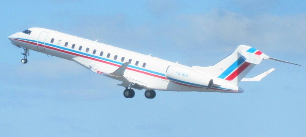 A handsome Bermuda registered Bombardier Global basks in the Ayrshire sunshine. 🌞 

#avgeek #Prestwick #VQBOK VQ-BOK #GL7T