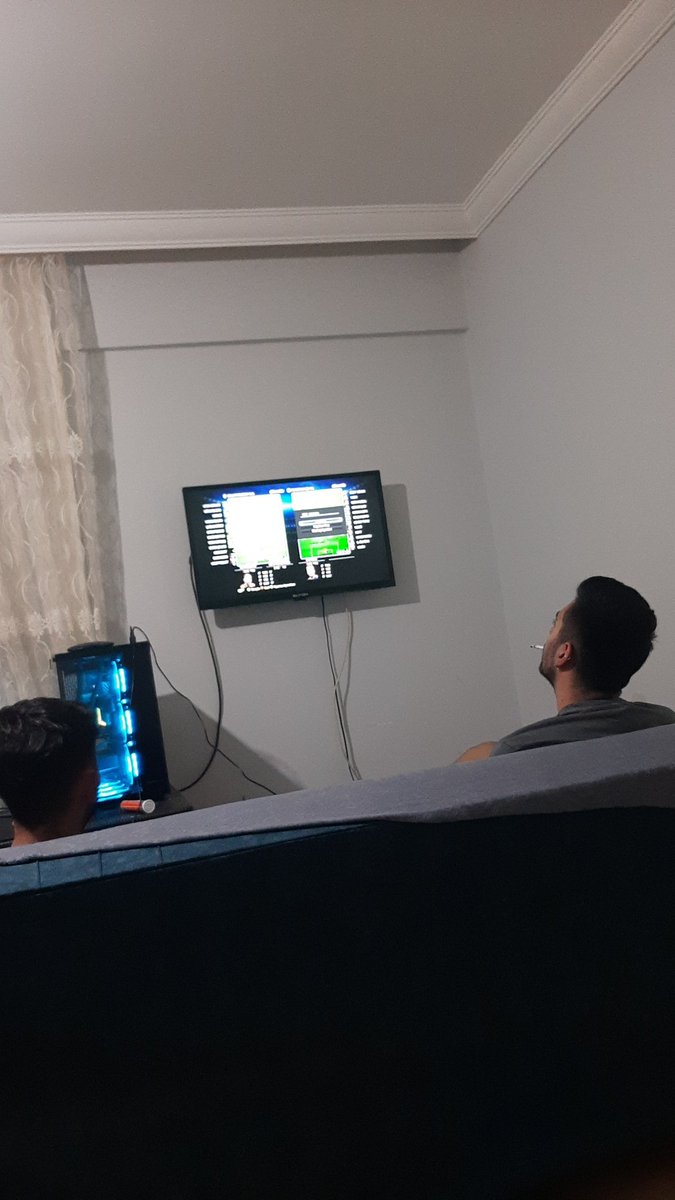 Yarın hepimizin vizesi var evde pes 2013 turnuvasi yapiyoz