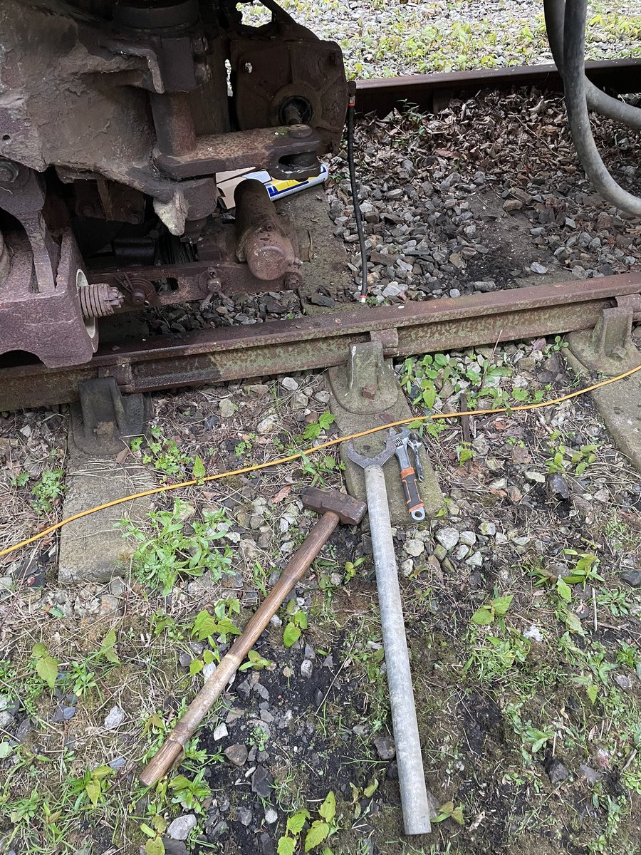 Tools of the trade for making “adjustments”… a very large and violent hammer and a scaffold pole with an equally large spanner attached 😁 Smaller spanner for scale, didn’t have a banana.