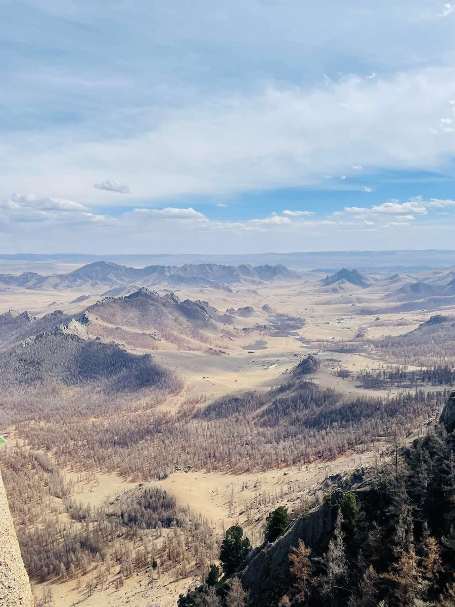 Шинэ өглөөний мэнд!
2 жилийн өмнө энэ сайхан хөндийг харахаар экстрем алхалтад нэгдэж явжээ. 
Хүүхэн уул. Тэрэлж 2022