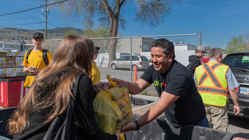 Spring Rotary Food Drive preparations underway as Kamloops Food Bank visits spike dlvr.it/T5yxtZ #Kamloops