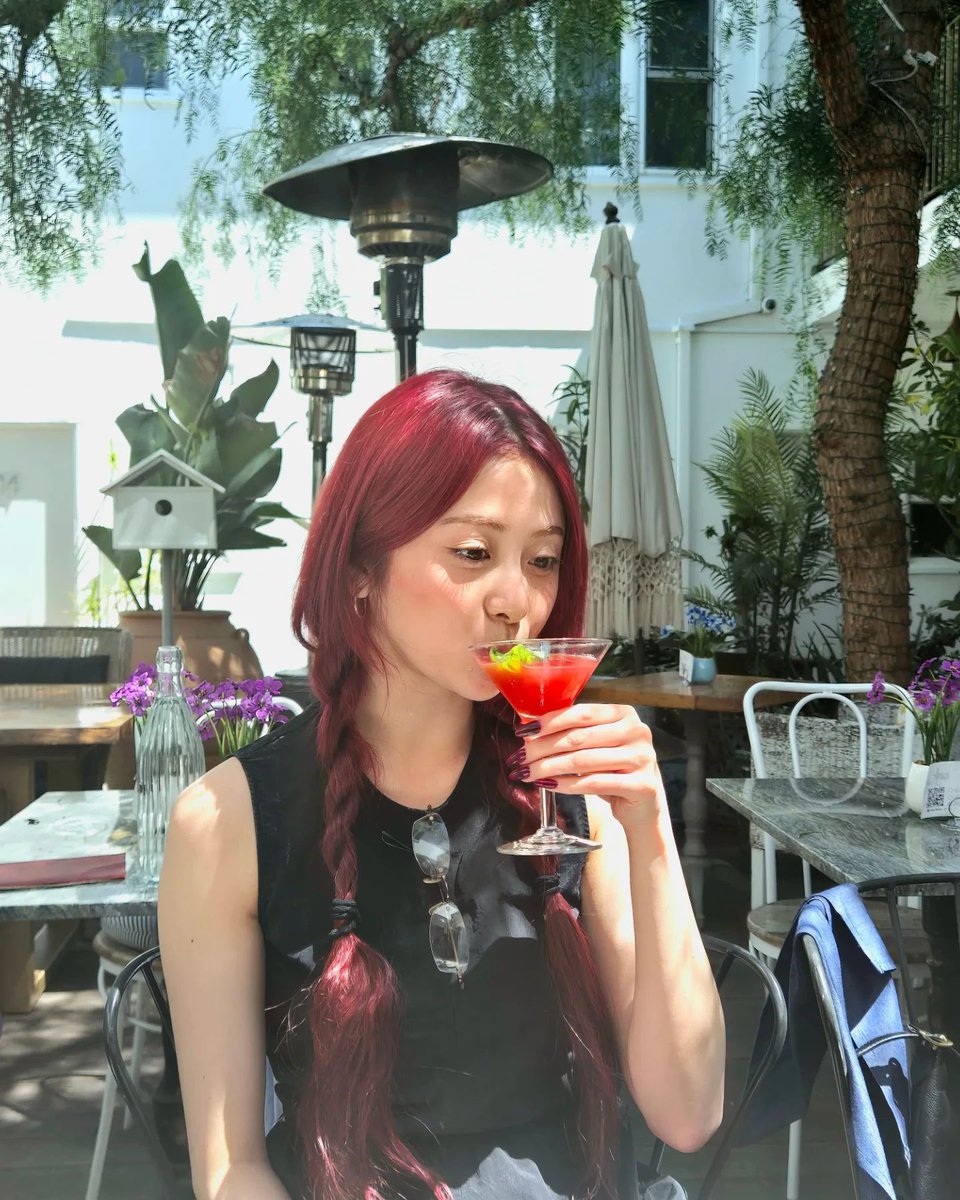 huhyunjinpics's tweet photo. yunjin instagram update https://t.co/upfTW9sqxi