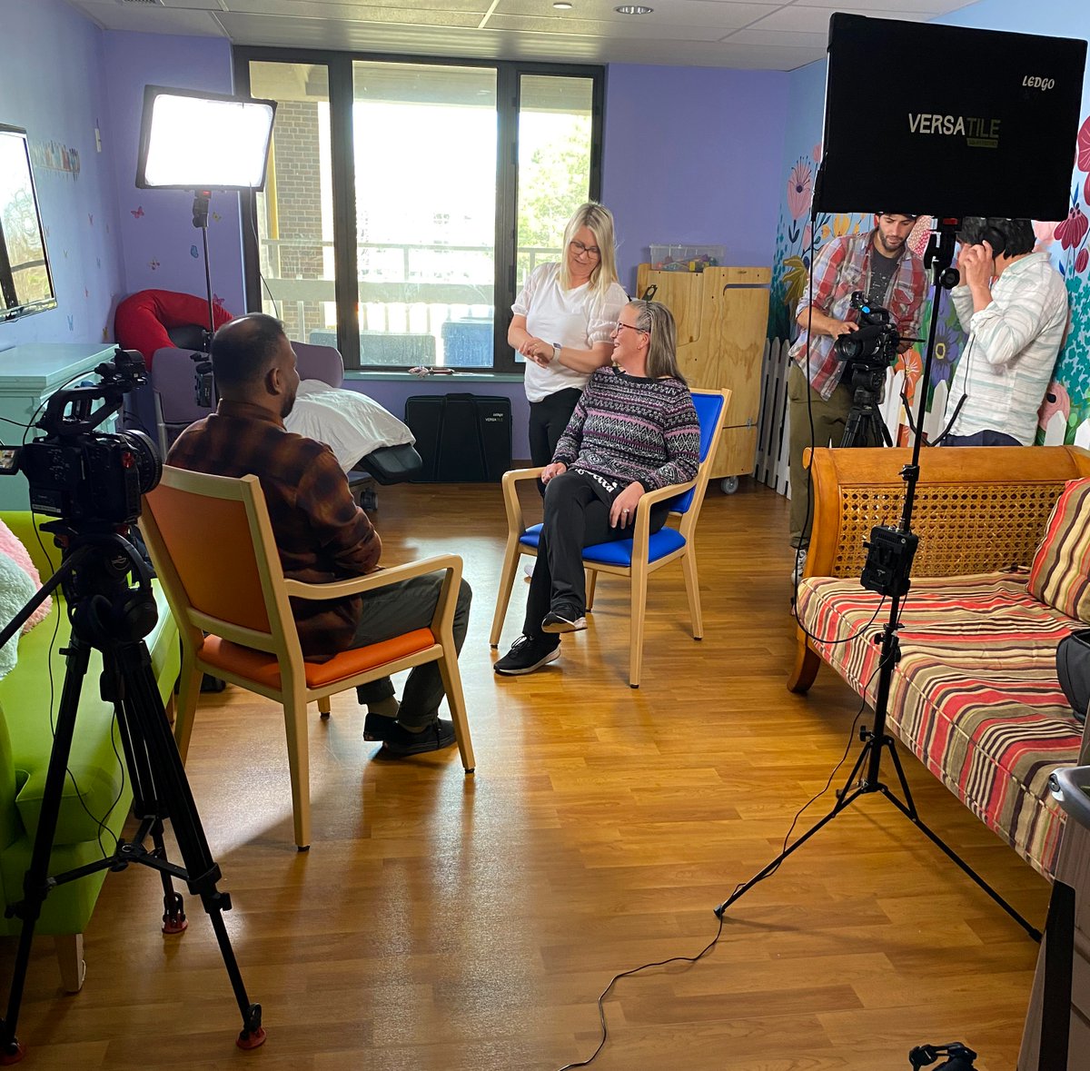 TVO Media Education Group visited Sheridan Villa to explore emotion-based care for dementia. This approach connects deeply with individuals, honoring their unique life stories in a home-like setting. A beautiful way to value and engage those with dementia! 🏡❤️