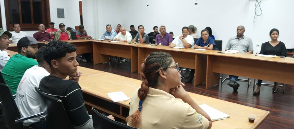 INTi_Venezuela's tweet photo. Fortaleciendo la productividad agraria del país, el dia de hoy se dio inicio a la formación de 45 campesinos y campesinas a través del diplomado sobre "Leyes y Normativas Agraria y su Impacto en los Sistemas de Producción Sostenibles". https://t.co/F9PGUEEzS3