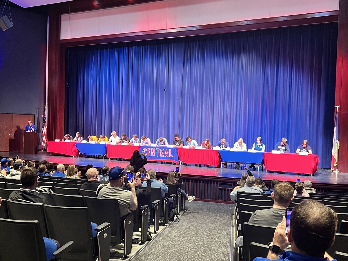 bluedevilAD22's tweet photo. 2024 Davenport Central Athletic Signing Day!!  Congratulations to our amazing seniors taking their talents to the next level. Go Blue!!! https://t.co/pQYvvqwjaD