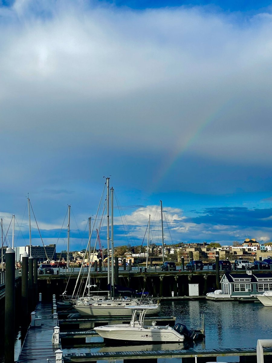 Rainbow trying to make an appearance over the #Charlestown Harborwalk tonight…