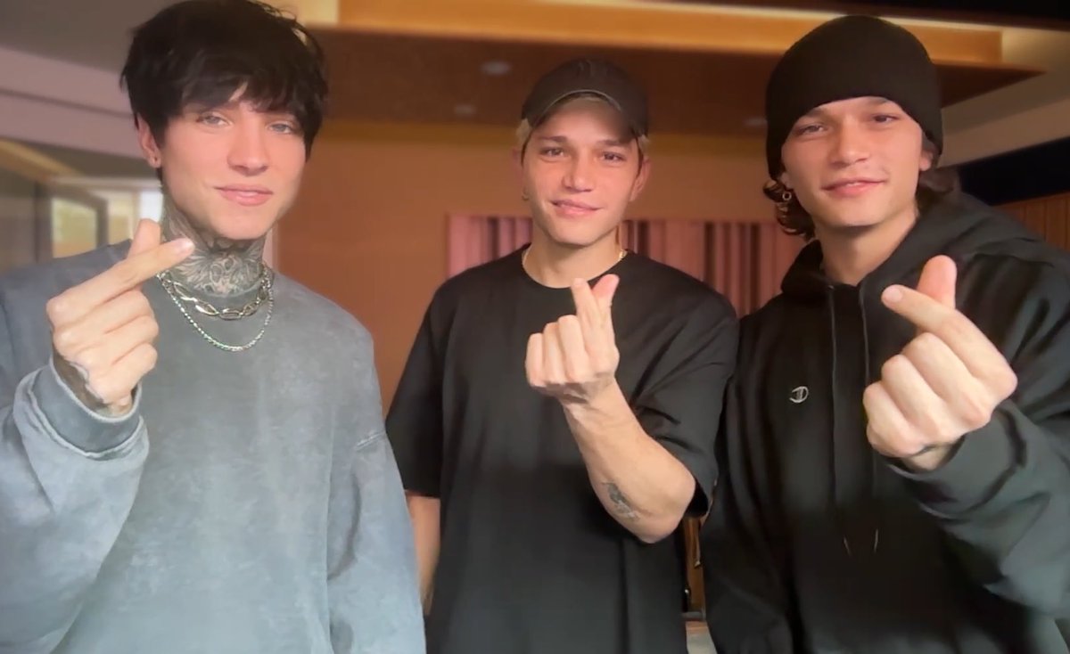 cinnamonsalmon's tweet photo. GRACIAS A LA PERSONA QUE LES PIDIÓ EL CORAZÓN COREANO 🥹🖤 https://t.co/gSLLIU67BX