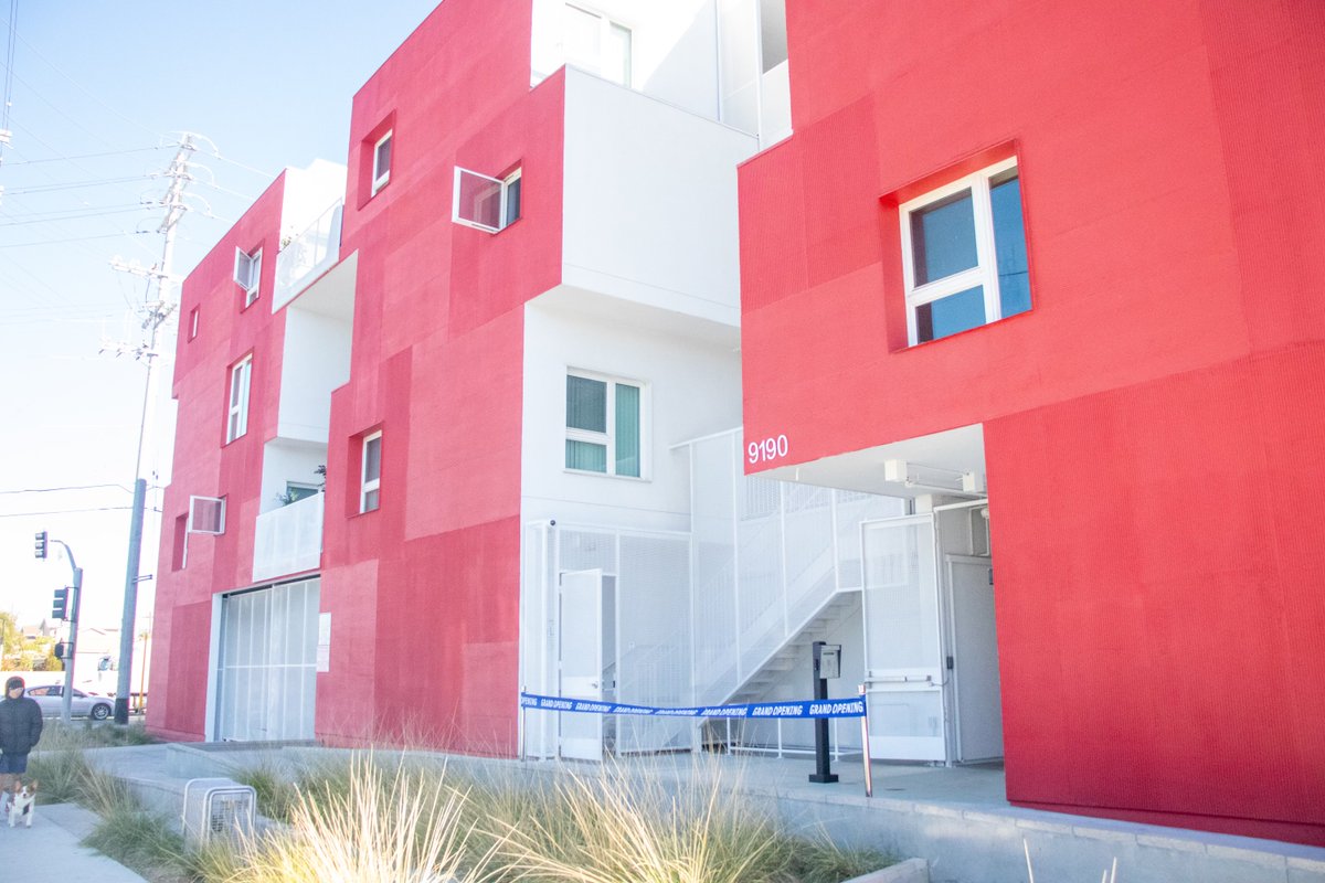 The Los Angeles Unified School District is celebrating the grand opening of Sun Kings Apartments, a new affordable housing complex! Thanks to Proposition HHH funding and the work of Many Mansions, this 26 unit complex will provide families with children the safe space they need!